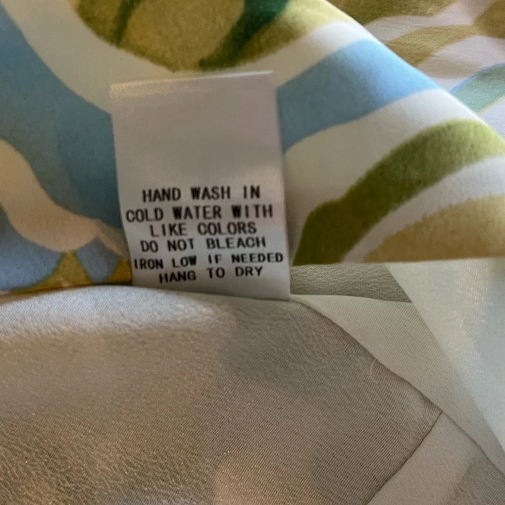 SET Flowy long sleeve crop top open back & matching shorts. Resort wear NWT - Picture 5 of 6